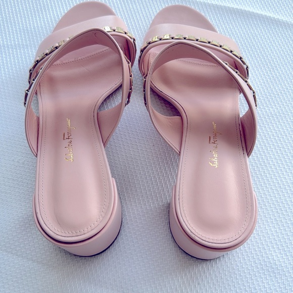 Salvatore ferragamo sandals light pink and gold hardware size 9.5 - Picture 7 of 8